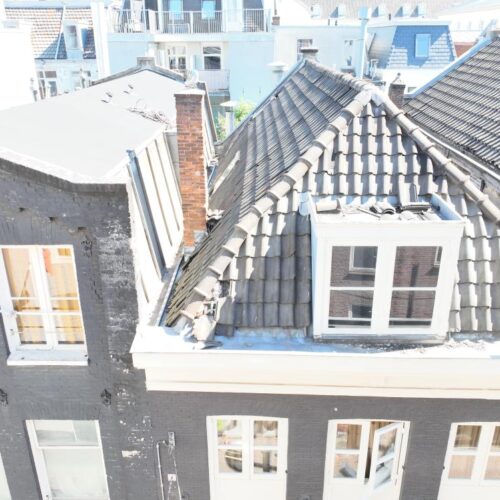 Drone-inspectie cafépand Amsterdam: pannendak met dakkapel