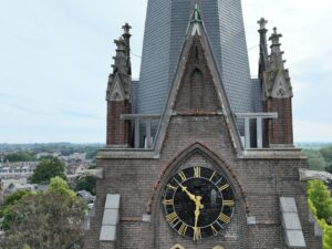 Drone-inspectie kerk Weesp: klokkentoren westzijde