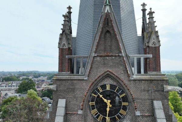 Drone-inspectie kerk Weesp: klokkentoren westzijde